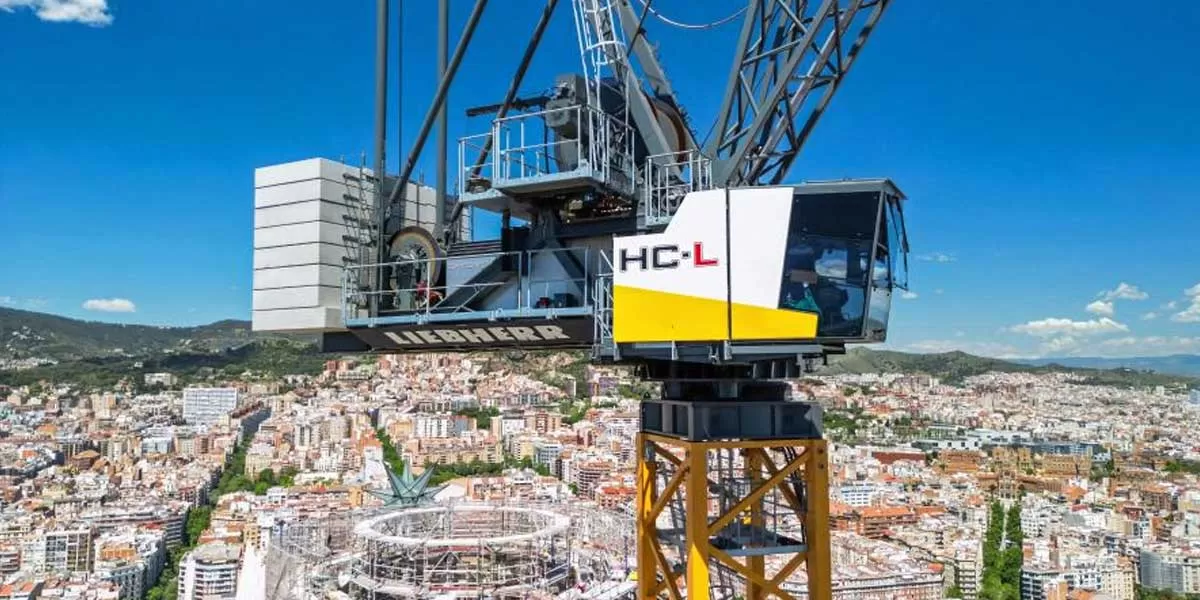 Liebherr cranes working on final phase of Sagrada Fam'lia project