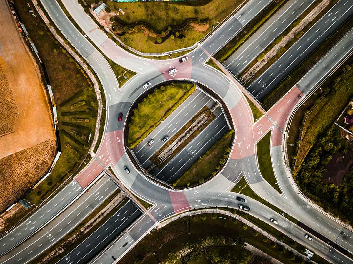 Gadkari applauds India's first elevated 8-lane road