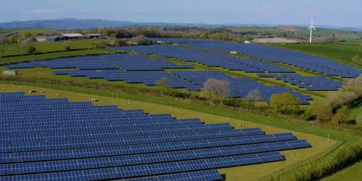 World's Largest Solar Farm Operational
