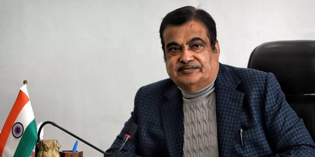 Gadkari Meets Karan Singh in Srinagar, Discusses J&K Road Projects