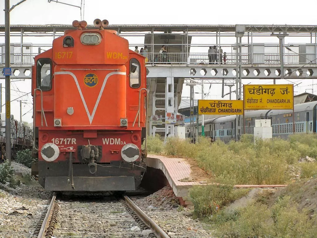 Railways clean up 20K km tracks, turns waste into art