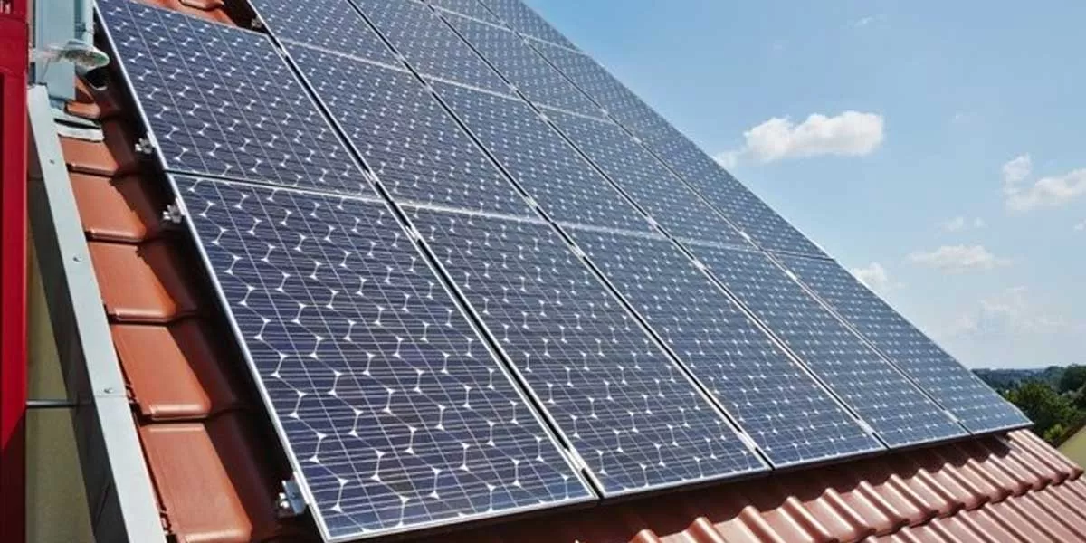 REIL Issues Tender for 17.55 MW Rooftop Solar Rate Contract