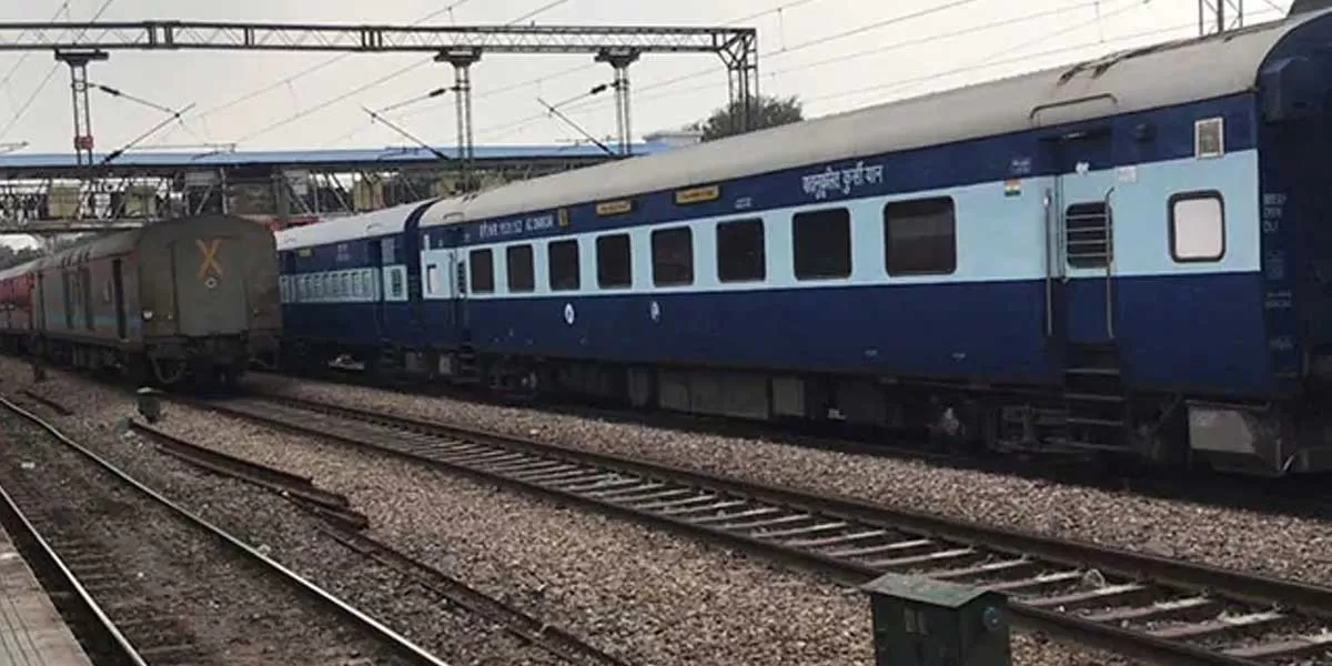 Western Railway Swiftly Replaces Bridge 5 Steel Girder Near Mumbai Central