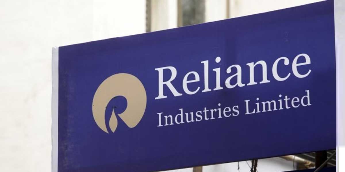  Reliance unveils swappable EV batteries