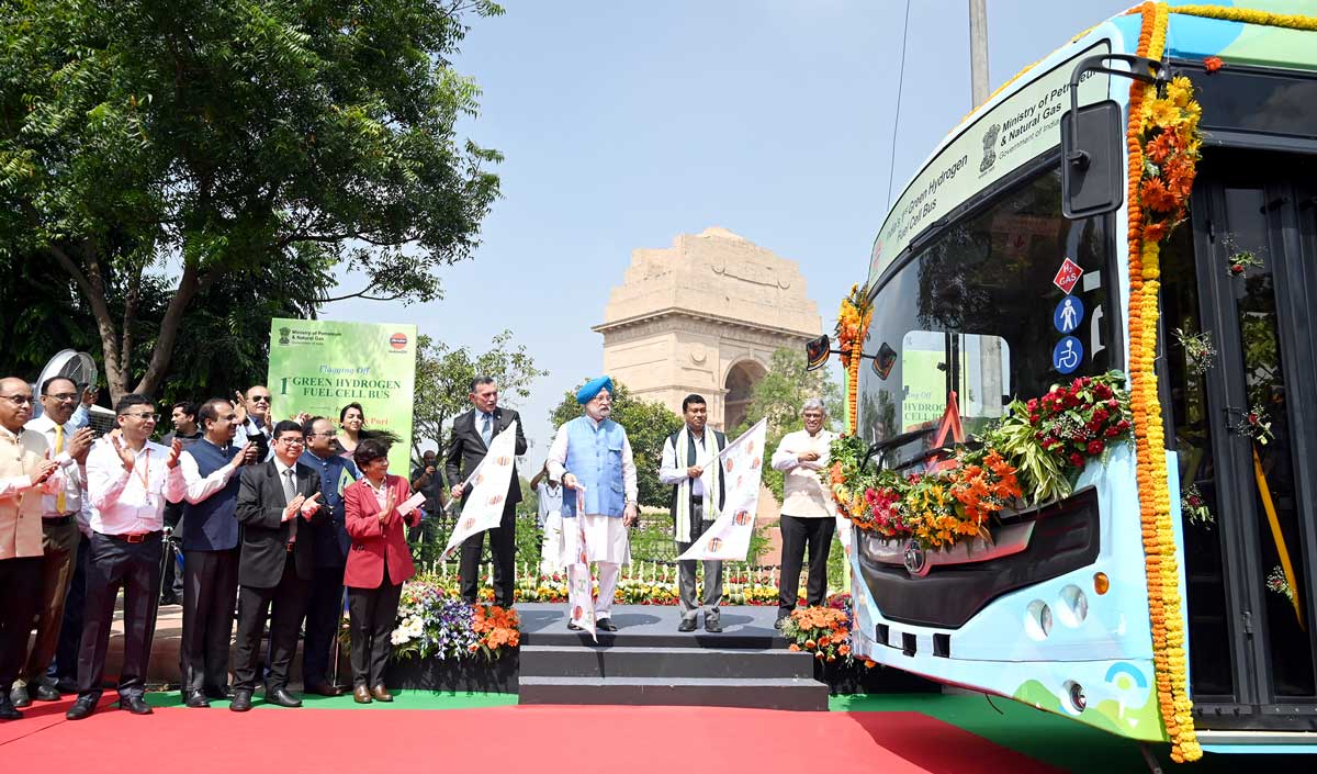 Tata Motors delivers hydrogen fuel cell-powered buses to IOCL