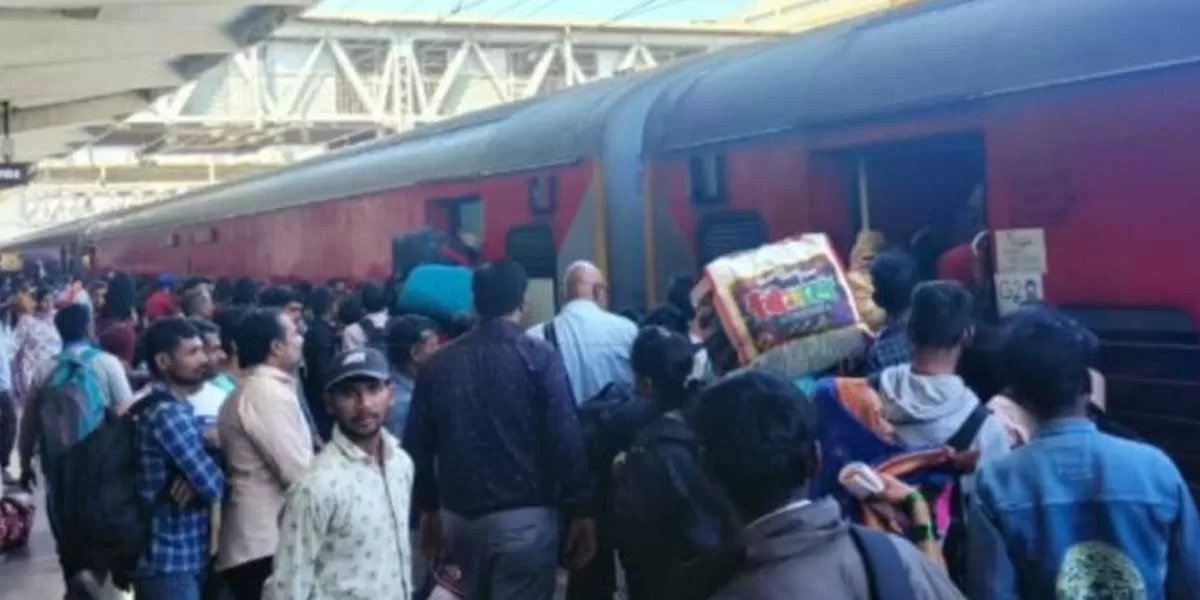 Pune Railway Station Faces Overcrowding