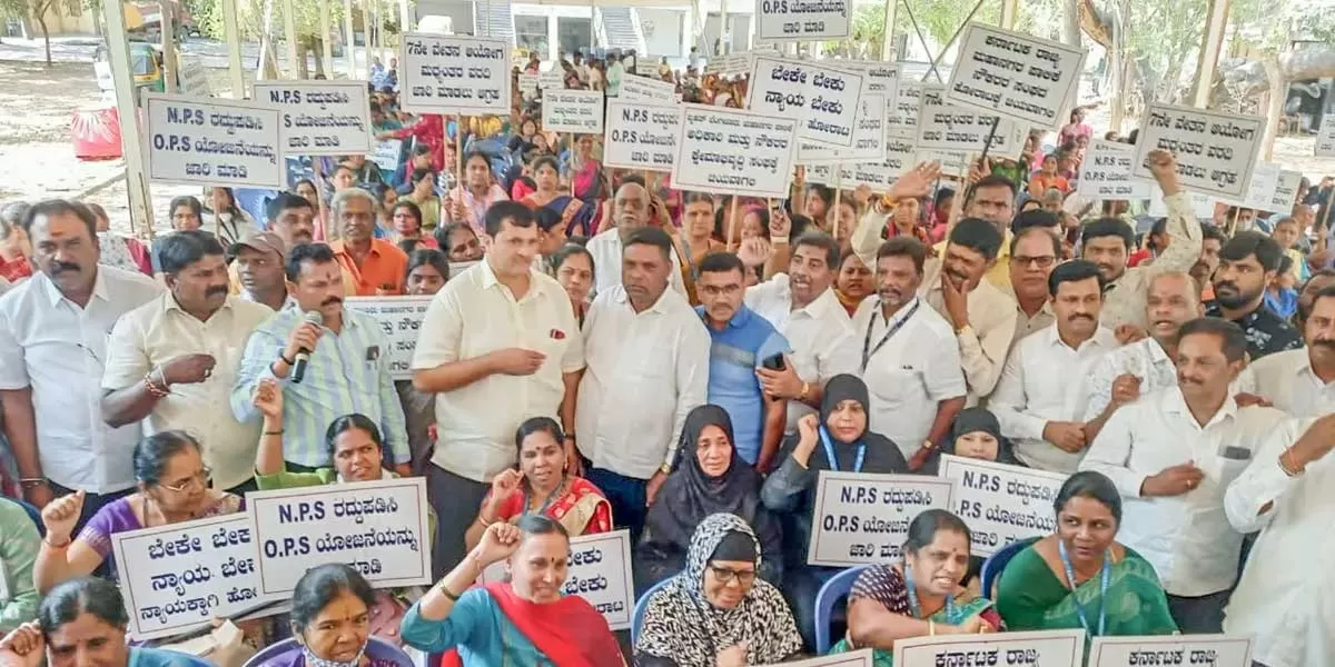 Construction workers in Karnataka protest, demand government action