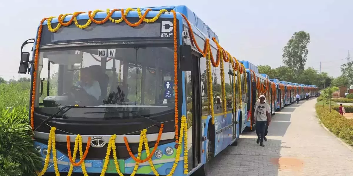 Delhi Launches 320 Electric Buses to Combat Pollution