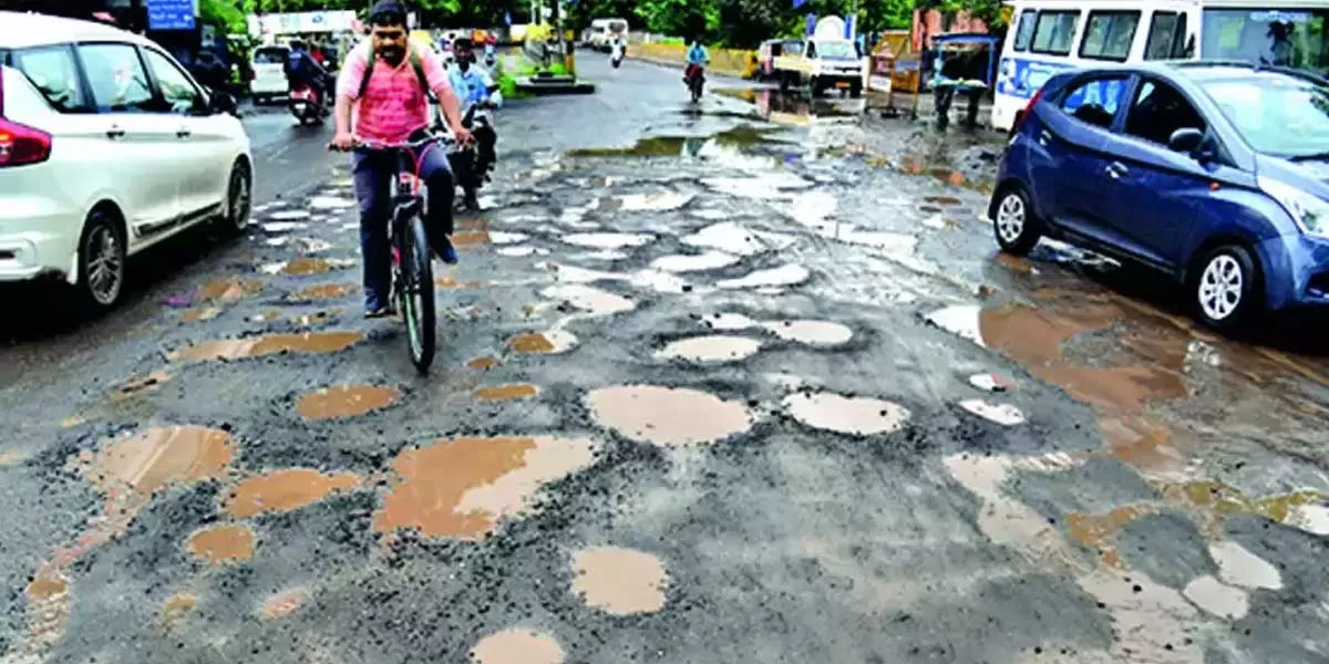 Nashik Civic Chief Tells PWD To Fix Potholes Immediately