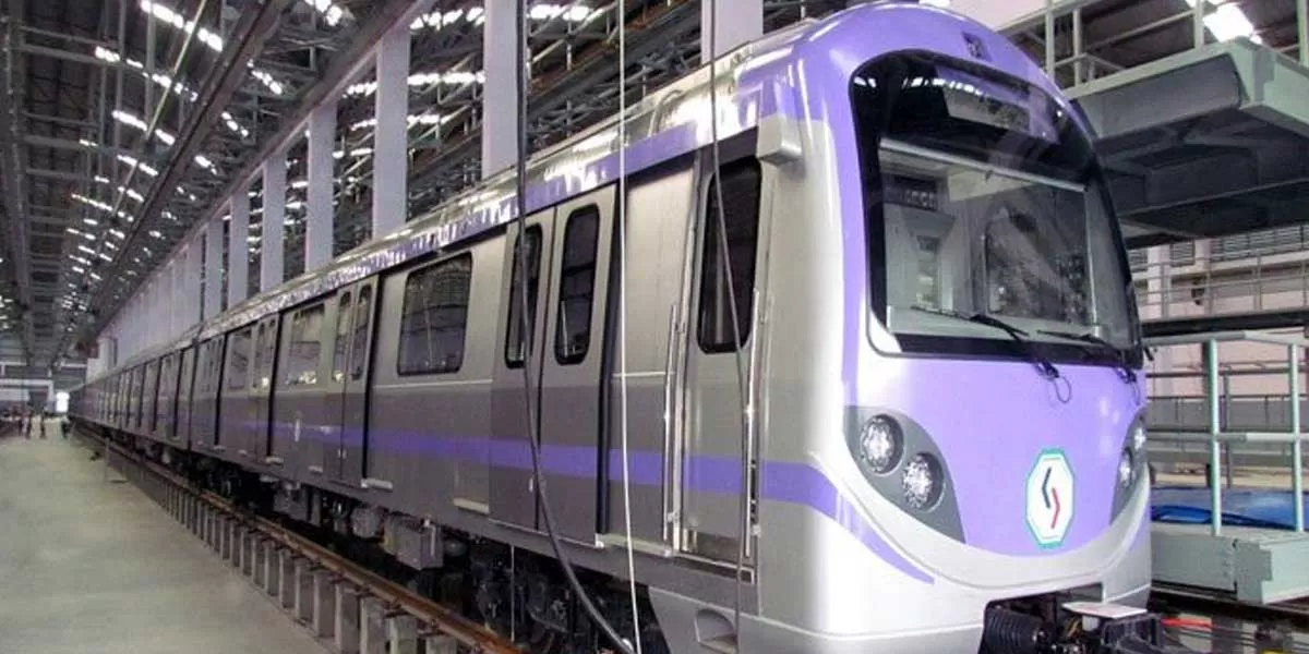 Metro Railway Upgrades Third Rail on Blue Line from New Garia to Dakshineswar