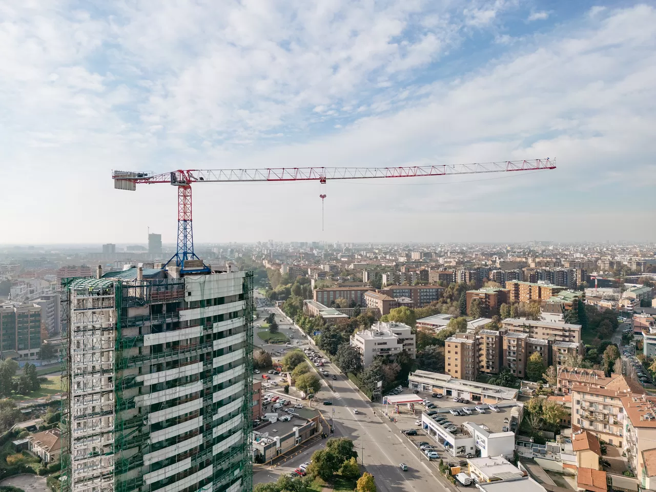 Raimondi T147 Flat-top Crane Drives Milan's Latest Restoration Project