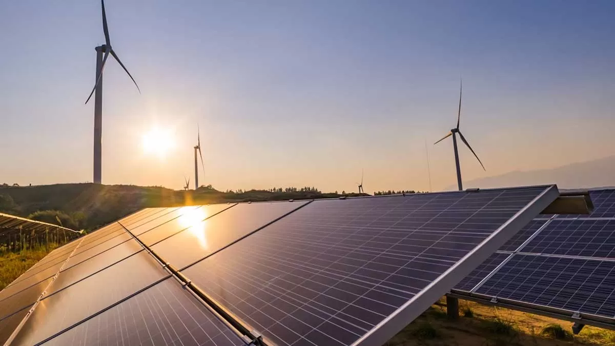 Clean Energy Investment to Surpass Oil and Gas in 2025