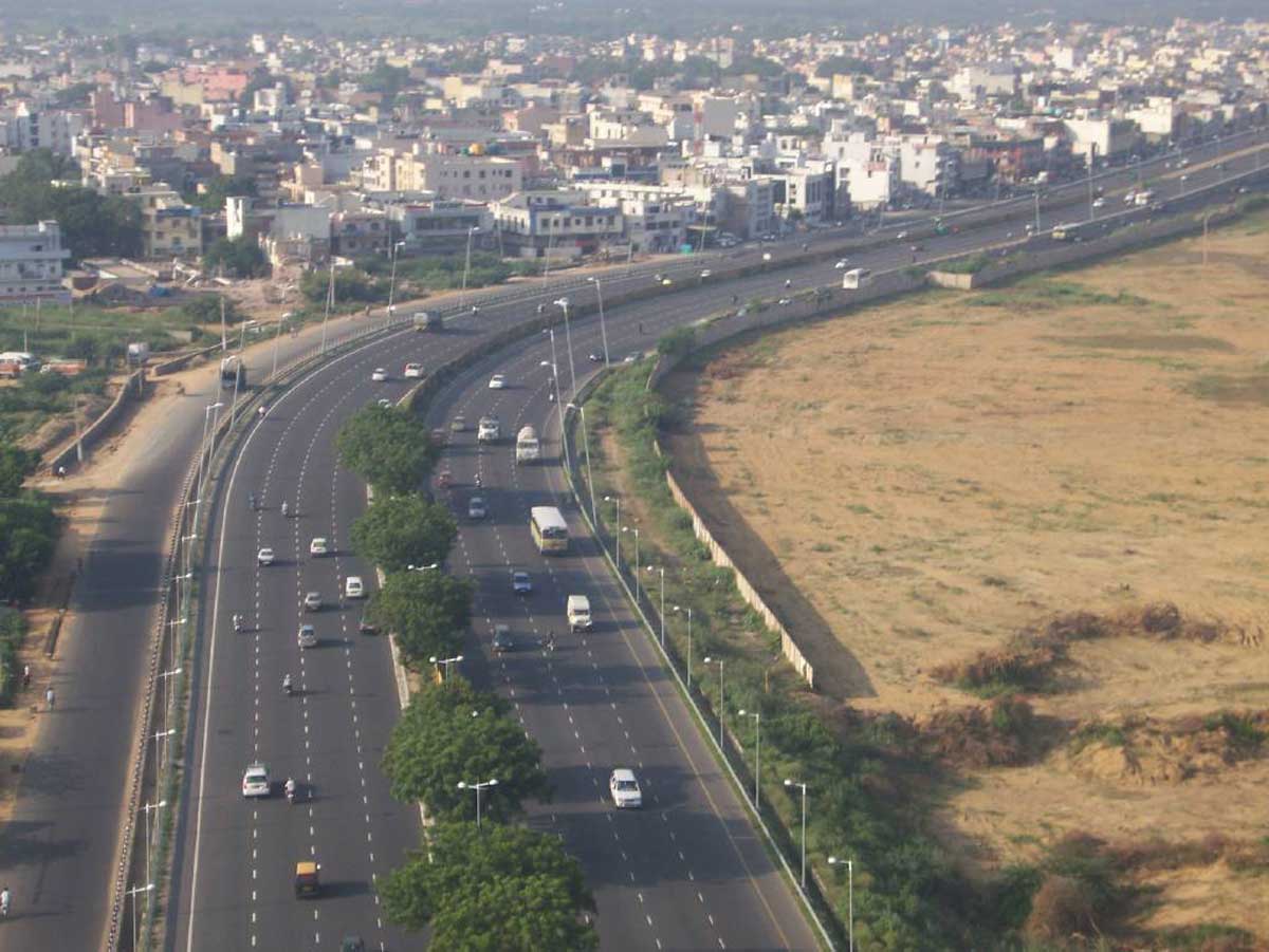 Govt to Invest Rs 4.5 tn in 10,000 km Greenfield Expressway Projects