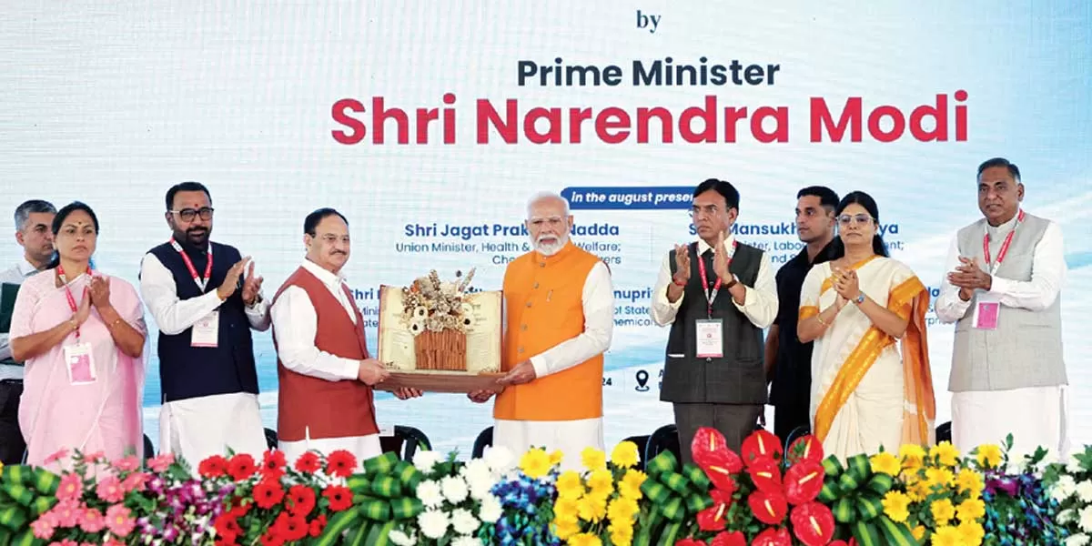 PM Modi inaugurates Rs.55 bn projects in Prayagraj