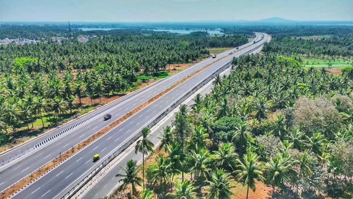 Residents in Bengaluru Fix Neglected Highway